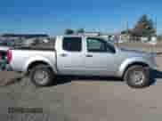 2014 Nissan Frontier SV z VIN 1N6AD0EV2EN744249, wystawiony jako IAAI lot #43030992 z przebiegiem 114 208 mil mil oraz . Historia ofert i sprzedaży dostępna na DreamBid. Obrazek 14.