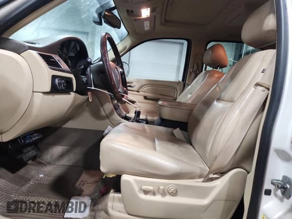 2011 Cadillac Escalade ESV Premium с VIN 1GYS4JEFXBR233831, выставлен на аукционе Copart как лот 81303735 с пробегом 145 714 миль миль и Списание • Salvage title. История ставок и продаж доступна на DreamBid. Изображение 7.