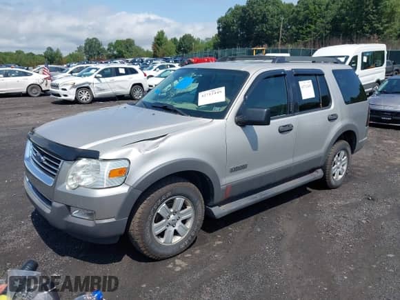 2006 Ford Explorer XLT z VIN 1FMEU73846ZA14049, wystawiony jako IAAI lot #42712449 z przebiegiem 177 760 mil mil oraz . Historia ofert i sprzedaży dostępna na DreamBid. Obrazek 17.