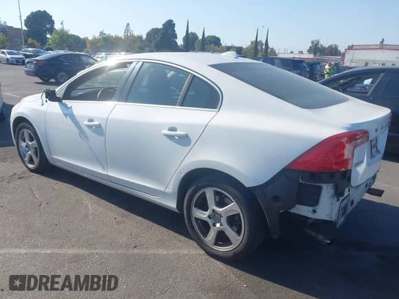 2012 Volvo S60 T5 с VIN YV1622FSXC2081732, выставлен на аукционе IAAI как лот 43127850 с пробегом 152 186 миль миль и . История ставок и продаж доступна на DreamBid. Изображение 3.