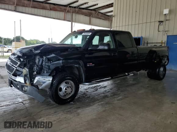 2005 Chevrolet Silverado 3500 LT с VIN 1GCJC33225F860061, выставлен на аукционе Copart как лот 79430804 с пробегом 17 миль миль и Списание • Salvage title. История ставок и продаж доступна на DreamBid. Изображение 1.