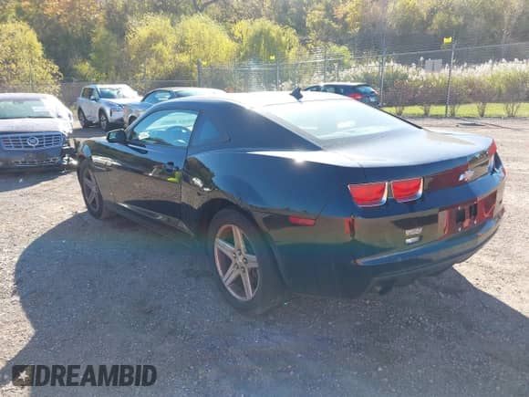 2011 Chevrolet Camaro 1LT with VIN 2G1FB1ED4B9102229, listed as a IAAI auction lot 43307038 with 109,745 mi miles and . Bid and sale history available at DreamBid. Image 3.