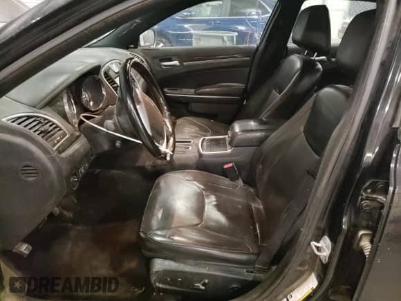 2013 Chrysler 300 C с VIN 2C3CCAET1DH711645, выставлен на аукционе Copart как лот 52899625 с пробегом 122 063 миль миль и На запчасти • Non repairable. История ставок и продаж доступна на DreamBid. Изображение 7.