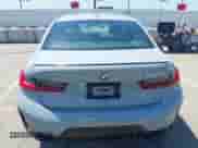 2025 BMW 3 Series M340i с VIN 3MW59FT00S8F00952, выставлен на аукционе IAAI как лот 43071013 с пробегом 5 064 миль миль и . История ставок и продаж доступна на DreamBid. Изображение 17.