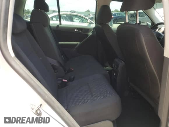 2010 Volkswagen Tiguan S с VIN WVGCV7AX3AW535174, выставлен на аукционе Copart как лот 58187025 с пробегом 177 967 миль миль и Списание • Salvage title. История ставок и продаж доступна на DreamBid. Изображение 11.