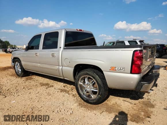 2007 Chevrolet Silverado 1500 LS with VIN 2GCEC13V271143900, listed as a Copart auction lot 80381165 with 200,941 mi miles and Salvage title. Bid and sale history available at DreamBid. Image 2.