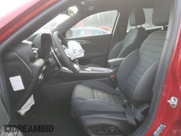 2024 Dodge Hornet R/T z VIN ZACPDFCW4R3A29506, wystawiony jako Copart lot #45518585 z przebiegiem 18 882 mil mil oraz Szkoda całkowita • Salvage title. Historia ofert i sprzedaży dostępna na DreamBid. Obrazek 7.