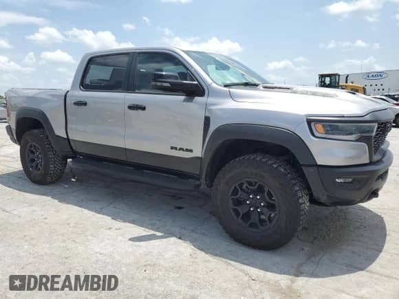 2025 Ram 1500 RHO z VIN 1C6SRFUP6SN661246, wystawiony jako Copart lot #65175565 z przebiegiem 11 289 mil mil oraz Szkoda całkowita • Salvage title. Historia ofert i sprzedaży dostępna na DreamBid. Obrazek 4.