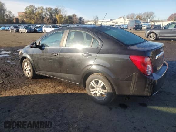 2015 Chevrolet Sonic LT с VIN 1G1JD5SH4F4155752, выставлен на аукционе Copart как лот 90382825 с пробегом 127 178 миль миль и Чистый • Clean title. История ставок и продаж доступна на DreamBid. Изображение 2.