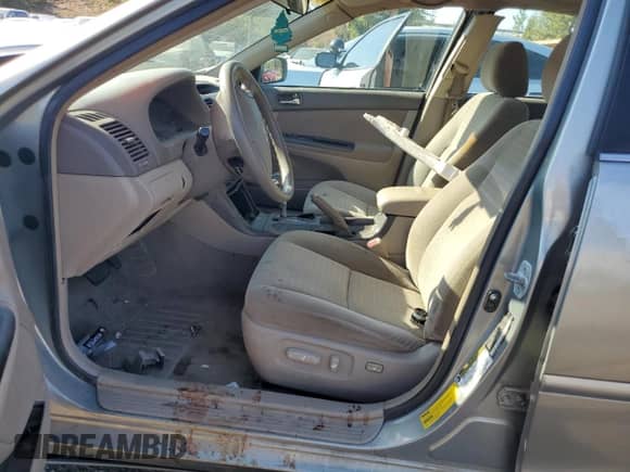 2005 Toyota Camry XLE z VIN 4T1BF30K85U605440, wystawiony jako Copart lot #84000395 z przebiegiem Nie podano mil oraz Szkoda całkowita • Salvage title. Historia ofert i sprzedaży dostępna na DreamBid. Obrazek 7.