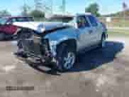 2011 Chevrolet Avalanche LT z VIN 3GNTKFE33BG223958, wystawiony jako IAAI lot #43435062 z przebiegiem 181 279 mil mil oraz . Historia ofert i sprzedaży dostępna na DreamBid. Obrazek 17.
