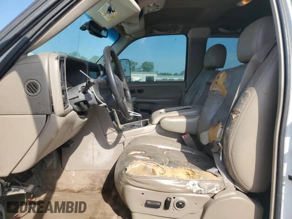 2003 Chevrolet Silverado 2500HD LT z VIN 1GCHK29G83E125196, wystawiony jako Copart lot #55274115 z przebiegiem 307 475 mil mil oraz Szkoda całkowita • Salvage title. Historia ofert i sprzedaży dostępna na DreamBid. Obrazek 7.