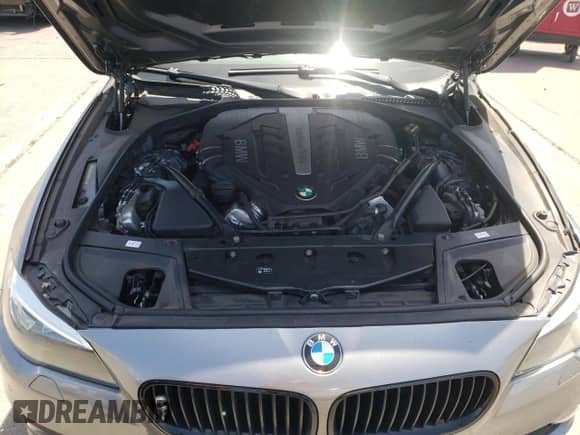 2016 BMW 5 Series 550i z VIN WBAKN9C56GD963149, wystawiony jako Copart lot #62416315 z przebiegiem 146 209 mil mil oraz Szkoda całkowita • Salvage title. Historia ofert i sprzedaży dostępna na DreamBid. Obrazek 11.