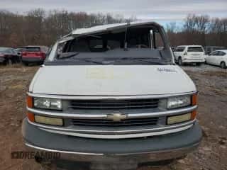 2002 Chevrolet Express z VIN 1GAHG39R121100096, wystawiony jako Copart lot #84198674 z przebiegiem Nie podano mil oraz Szkoda całkowita • Salvage title. Historia ofert i sprzedaży dostępna na DreamBid. Obrazek 5.