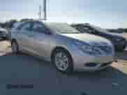 2011 Hyundai Sonata GLS z VIN 5NPEB4AC8BH276576, wystawiony jako Copart lot #89552655 z przebiegiem 108 295 mil mil oraz Szkoda całkowita • Salvage title. Historia ofert i sprzedaży dostępna na DreamBid. Obrazek 4.