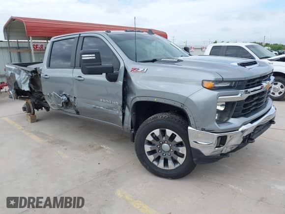 2024 Chevrolet Silverado 2500HD LT z VIN 2GC1YNEY1R1114874, wystawiony jako IAAI lot #42753597 z przebiegiem 56 169 mil mil oraz . Historia ofert i sprzedaży dostępna na DreamBid. Obrazek 1.