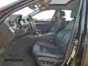 2016 BMW 5 Series 550i z VIN WBAKN9C59GD962402, wystawiony jako Copart lot #63289125 z przebiegiem 91 504 mil mil oraz Czysty tytuł • Clean title. Historia ofert i sprzedaży dostępna na DreamBid. Obrazek 7.