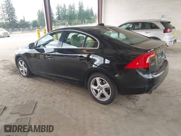 2012 Volvo S60 T5 с VIN YV1622FS8C2031282, выставлен на аукционе IAAI как лот 43220536 с пробегом 127 592 миль миль и . История ставок и продаж доступна на DreamBid. Изображение 3.