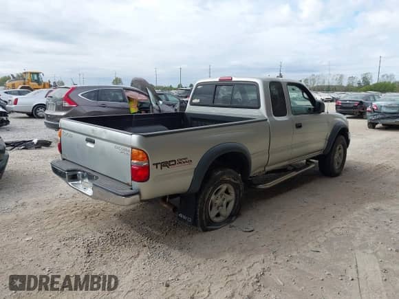 2002 Toyota Tacoma z VIN 5TEWN72N12Z127288, wystawiony jako IAAI lot #43390099 z przebiegiem 249 449 mil mil oraz . Historia ofert i sprzedaży dostępna na DreamBid. Obrazek 4.