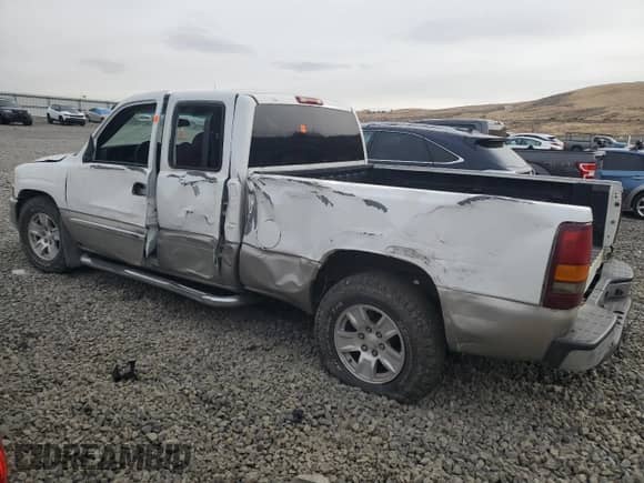 2003 GMC Sierra 1500 with VIN 2GTEC19V431156715, listed as a Copart auction lot 81637444 with 489,238 mi miles and Clean title. Bid and sale history available at DreamBid. Image 2.