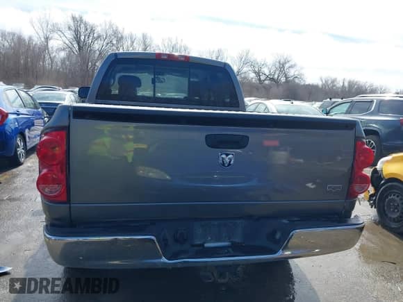 2008 Dodge 1500 SLT z VIN 1D7HA18278S596418, wystawiony jako IAAI lot #41620162 z przebiegiem 151 142 mil mil oraz . Historia ofert i sprzedaży dostępna na DreamBid. Obrazek 17.