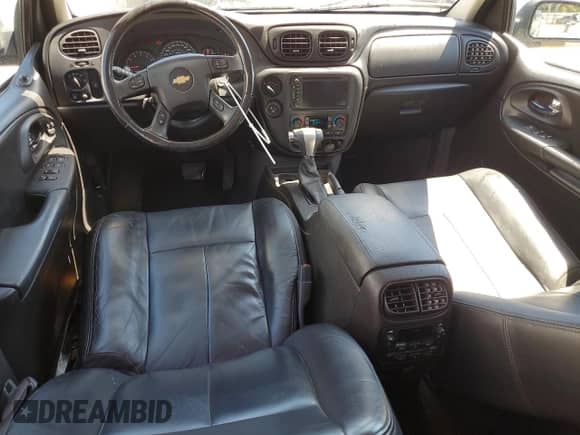 2006 Chevrolet TrailBlazer LS z VIN 1GNDT13S662297288, wystawiony jako Copart lot #70854915 z przebiegiem 205 946 mil mil oraz Szkoda całkowita • Salvage title. Historia ofert i sprzedaży dostępna na DreamBid. Obrazek 8.