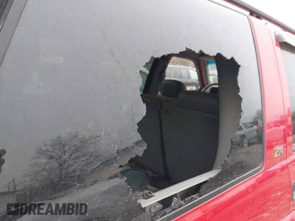2000 Chevrolet Tahoe Z71 с VIN 1GNEK13R7YR141985, выставлен на аукционе IAAI как лот 41423851 с пробегом 190 624 миль миль и . История ставок и продаж доступна на DreamBid. Изображение 15.