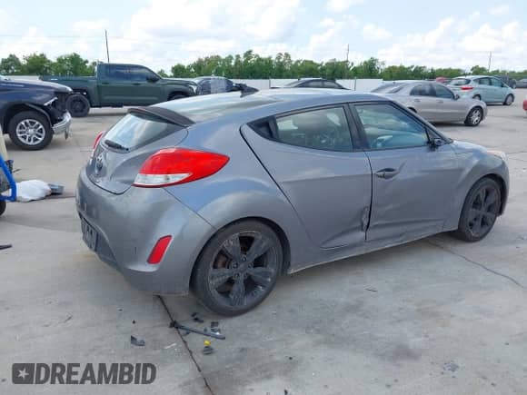 2016 Hyundai Veloster с VIN KMHTC6AD9GU281013, выставлен на аукционе IAAI как лот 42974579 с пробегом 138 690 миль миль и . История ставок и продаж доступна на DreamBid. Изображение 4.