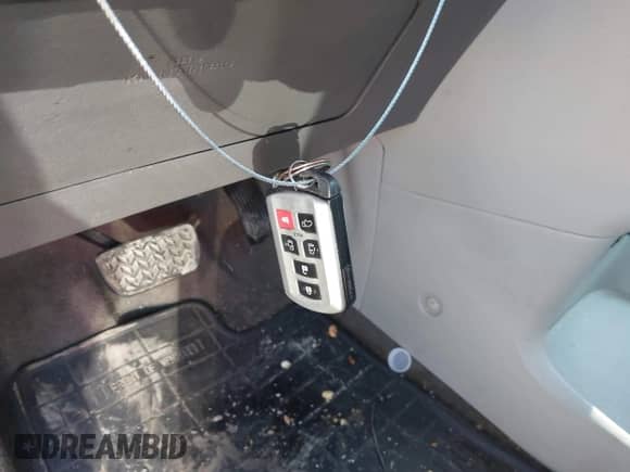 2013 Toyota Sienna XLE AAS with VIN 5TDYK3DC6DS372819, listed as a IAAI auction lot 41395777 with 181,526 mi miles and . Bid and sale history available at DreamBid. Image 11.