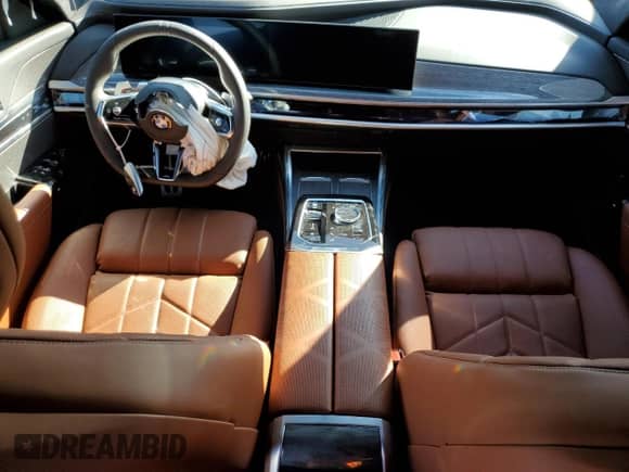 2024 BMW 7 Series 740i xDrive with VIN WBA33EH08RCS19237, listed as a Copart auction lot 70694684 with Not provided miles and Salvage title. Bid and sale history available at DreamBid. Image 8.