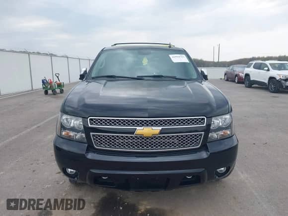 2014 Chevrolet Tahoe LTZ z VIN 1GNSKCE0XER233116, wystawiony jako IAAI lot #41994763 z przebiegiem 160 731 mil mil oraz . Historia ofert i sprzedaży dostępna na DreamBid. Obrazek 12.