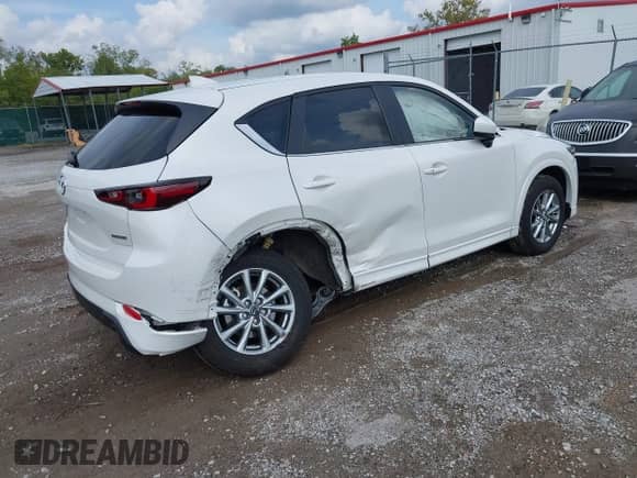 2024 Mazda CX-5 S Preferred z VIN JM3KFBCL3R0456491, wystawiony jako IAAI lot #43289902 z przebiegiem 20 370 mil mil oraz . Historia ofert i sprzedaży dostępna na DreamBid. Obrazek 4.