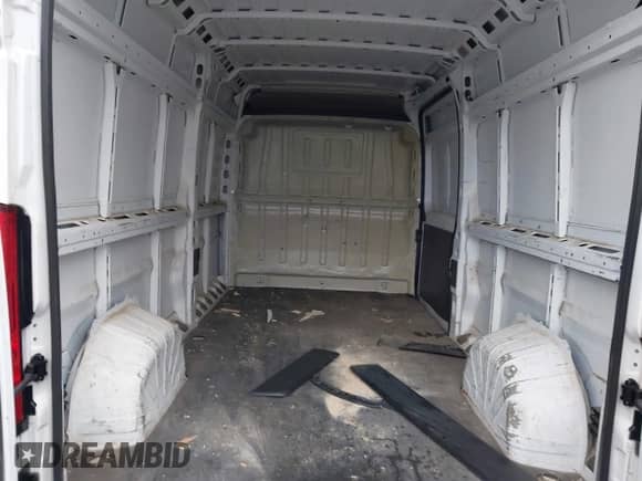 2020 Ram ProMaster Cargo z VIN 3C6TRVDG4LE100726, wystawiony jako IAAI lot #42734540 z przebiegiem 67 985 mil mil oraz . Historia ofert i sprzedaży dostępna na DreamBid. Obrazek 8.