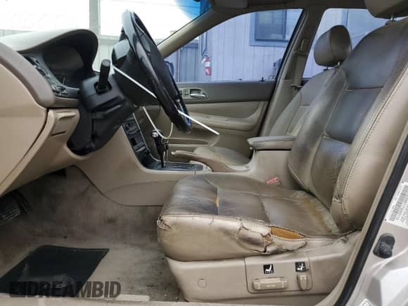 1996 Honda Accord EX z VIN 1HGCE6671TA003110, wystawiony jako Copart lot #60751665 z przebiegiem 129 984 mil mil oraz Czysty tytuł • Clean title. Historia ofert i sprzedaży dostępna na DreamBid. Obrazek 7.