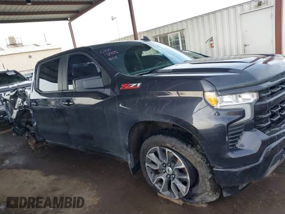 2022 Chevrolet Silverado 1500 RST z VIN 3GCUDEETXNG583752, wystawiony jako IAAI lot #41809678 z przebiegiem 68 902 mil mil oraz . Historia ofert i sprzedaży dostępna na DreamBid. Obrazek 14.