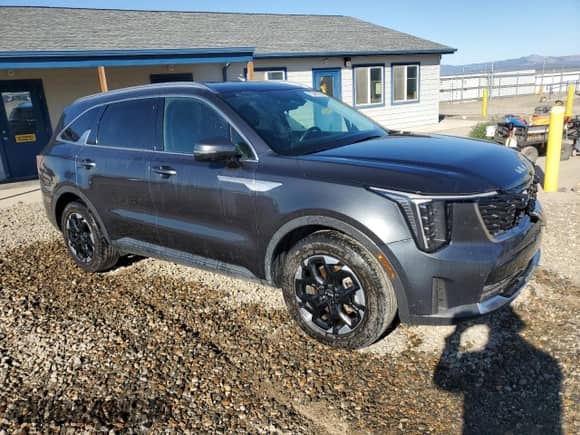 2024 Kia Sorento S with VIN 5XYRL4JCXRG284758, listed as a Copart auction lot 84232815 with 32,771 mi miles and Clean title. Bid and sale history available at DreamBid. Image 4.