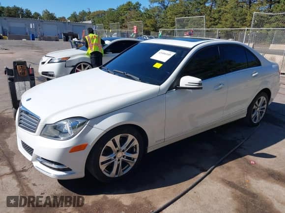 2013 Mercedes-Benz C 300 Sport с VIN WDDGF8AB5DR299259, выставлен на аукционе IAAI как лот 43406105 с пробегом 175 495 миль миль и . История ставок и продаж доступна на DreamBid. Изображение 2.