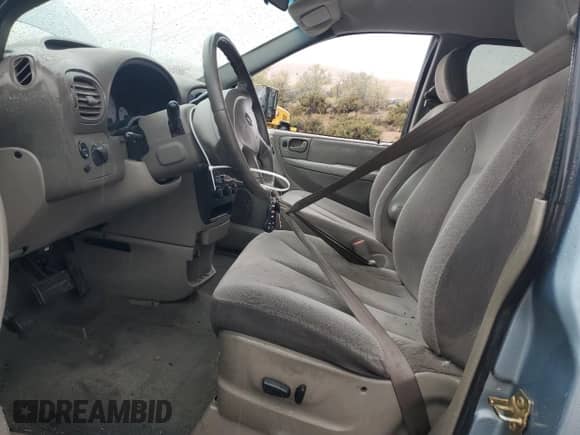 2003 Dodge Caravan Sport with VIN 2D4GP44L03R235520, listed as a Copart auction lot 81857745 with 327,113 mi miles and Salvage title. Bid and sale history available at DreamBid. Image 7.