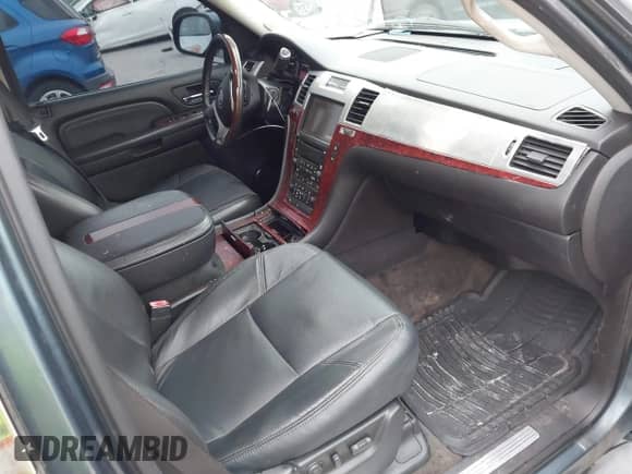 2008 Cadillac Escalade ESV с VIN 1GYFC66888R214804, выставлен на аукционе IAAI как лот 41560762 с пробегом 105 446 миль миль и . История ставок и продаж доступна на DreamBid. Изображение 5.