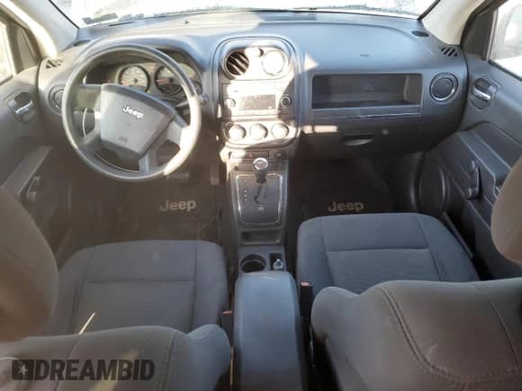 2010 Jeep Compass Sport z VIN 1J4NT1FB8AD671108, wystawiony jako Copart lot #82151454 z przebiegiem 206 413 mil mil oraz Szkoda całkowita • Salvage title. Historia ofert i sprzedaży dostępna na DreamBid. Obrazek 8.