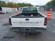 2004 Chevrolet Silverado 1500 LS z VIN 1GCEC14T04Z207142, wystawiony jako IAAI lot #43287067 z przebiegiem 177 529 mil mil oraz . Historia ofert i sprzedaży dostępna na DreamBid. Obrazek 16.