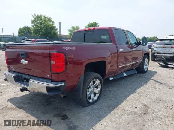 2014 Chevrolet Silverado 1500 LTZ z VIN 3GCUKSEJ0EG279669, wystawiony jako IAAI lot #42392561 z przebiegiem 77 128 mil mil oraz . Historia ofert i sprzedaży dostępna na DreamBid. Obrazek 4.