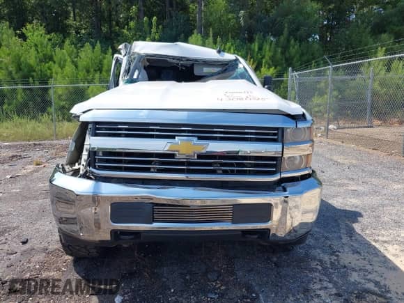 2015 Chevrolet Silverado 2500HD LT z VIN 1GC1KVE86FF529209, wystawiony jako IAAI lot #43080315 z przebiegiem 180 674 mil mil oraz . Historia ofert i sprzedaży dostępna na DreamBid. Obrazek 13.