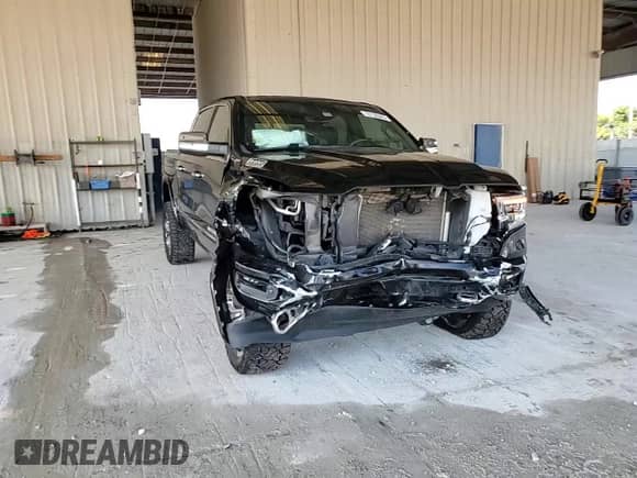 2020 Ram 1500 Limited z VIN 1C6SRFHT6LN137085, wystawiony jako Copart lot #70130085 z przebiegiem 111 412 mil mil oraz Szkoda całkowita • Salvage title. Historia ofert i sprzedaży dostępna na DreamBid. Obrazek 13.
