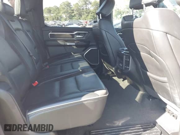 2022 Ram 1500 Laramie z VIN 1C6SRFJT3NN188430, wystawiony jako IAAI lot #43078067 z przebiegiem 26 073 mil mil oraz . Historia ofert i sprzedaży dostępna na DreamBid. Obrazek 8.