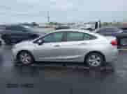 2018 Chevrolet Cruze LS z VIN 1G1BC5SM9J7188340, wystawiony jako IAAI lot #43258785 z przebiegiem 36 132 mil mil oraz . Historia ofert i sprzedaży dostępna na DreamBid. Obrazek 14.