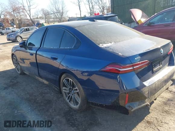 2024 BMW 5 Series 530i xDrive с VIN WBA53FJ04RCS39395, выставлен на аукционе IAAI как лот 41160871 с пробегом 2 498 миль миль и . История ставок и продаж доступна на DreamBid. Изображение 3.