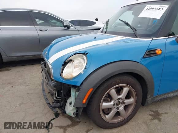 2013 MINI Hardtop с VIN WMWSU3C51DT687500, выставлен на аукционе IAAI как лот 42508583 с пробегом 120 627 миль миль и . История ставок и продаж доступна на DreamBid. Изображение 6.