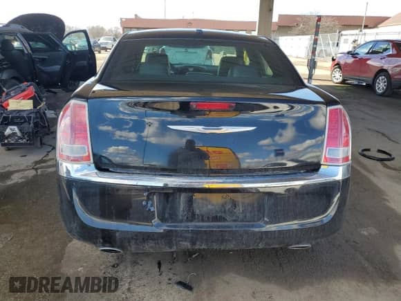 2014 Chrysler 300 z VIN 2C3CCARG6EH181560, wystawiony jako Copart lot #46650245 z przebiegiem 131 331 mil mil oraz Szkoda całkowita • Salvage title. Historia ofert i sprzedaży dostępna na DreamBid. Obrazek 6.