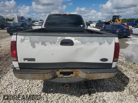 2000 Ford F-150 XL z VIN 1FTZF1721YNB31343, wystawiony jako Copart lot #86056735 z przebiegiem 227 099 mil mil oraz Szkoda całkowita • Salvage title. Historia ofert i sprzedaży dostępna na DreamBid. Obrazek 6.